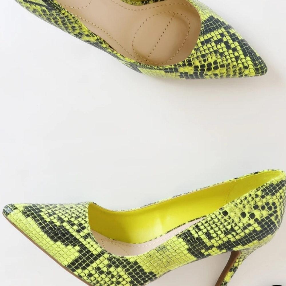 Lulu's Mo Neon zyellow Snake Pointed Toe Pumps - Picture 6 of 7